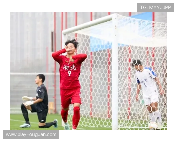 全运会颁奖仪式现感人一幕,对手互换球衣致敬 全运会颁奖仪式现感人一幕,对手互换球衣致敬