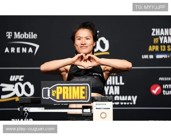 张伟丽成亚洲首位UFC冠军，重夺草量级金腰带写历史